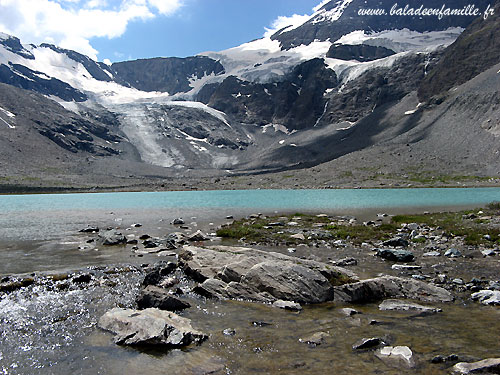 Le lac et le glacier des Evettes - © Nollwen Brunin