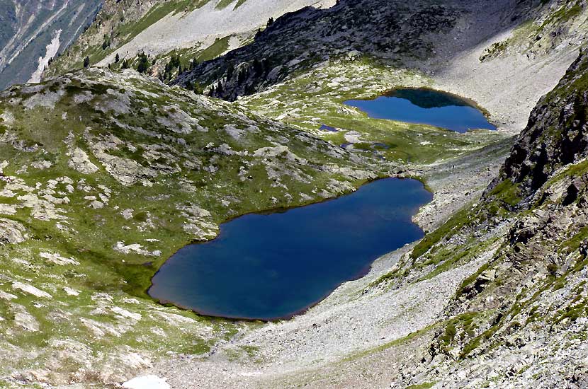 Balades en famille Diaporama sur la randonnée aux lacs de Petarel