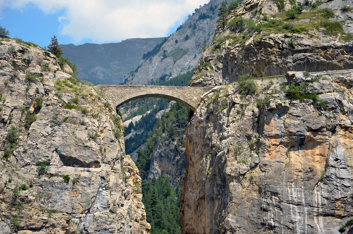 Le pont du Châtelet au dessus de l'Ubaye pour se rendre au hameau de Fouillouse | Jausiers 2017