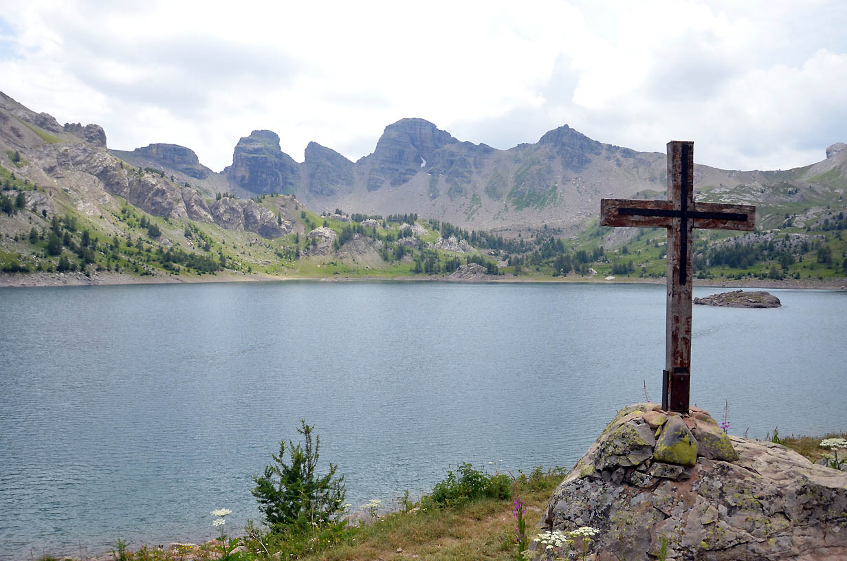 La croix en bord du lac d'Allos | Jausiers 2017