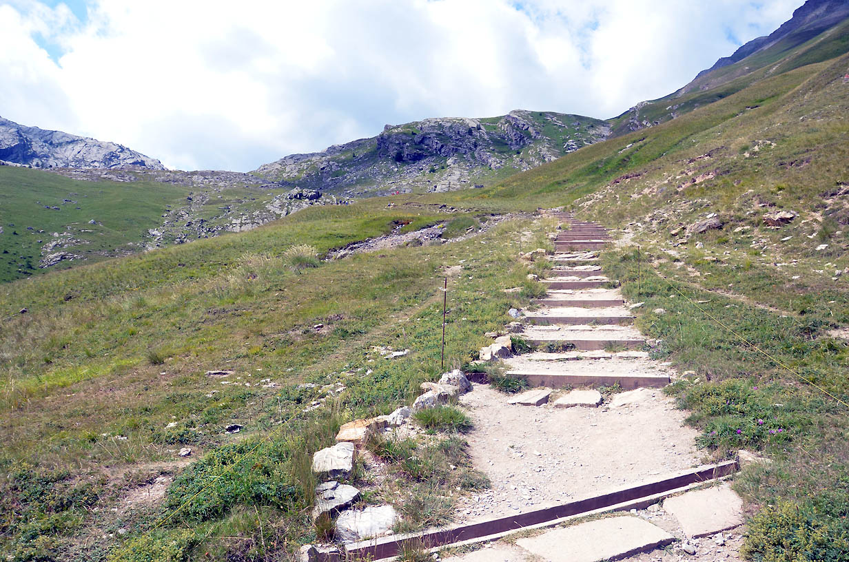 Escalier sur le chemin du lac du Lauzanier - Jausier 2017 - Balades en famille