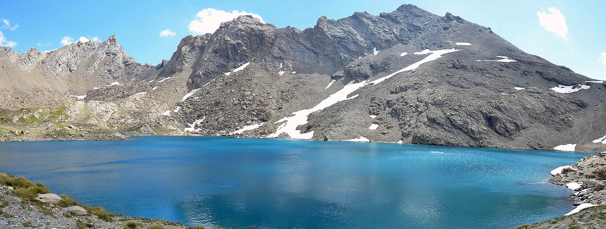 Le lac des Neuf Couleurs, de gauche à droite la Pointe des cirques, le Brec de l'Hommes, la pointe du Fond de Chambeyron et la tête de la Frema - Jausier 2017 - Balades en famille