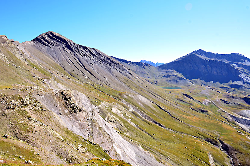 Le pic et le lac d'Estaris