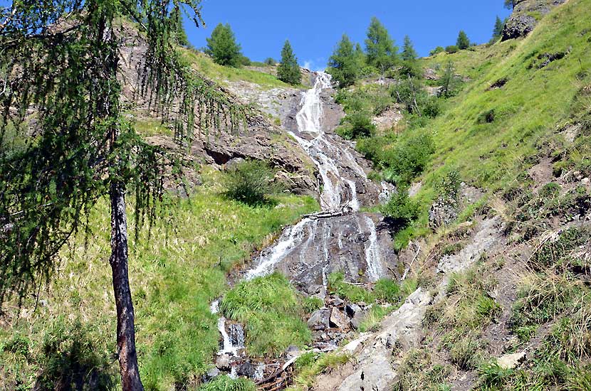 Petite cascade sur le chemin