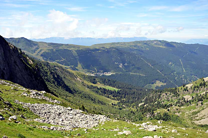 Au loin, le Pleynet