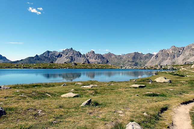 Le lac Laramon, Les crtes du diable et du raisin, la grande manche