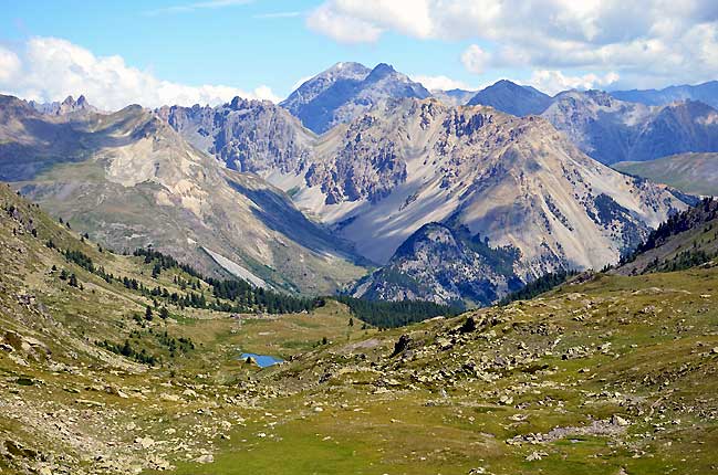 Le lac de cristol et les sommets de Nevache