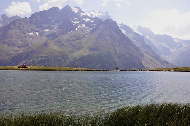 Lac du pontet et le Meije