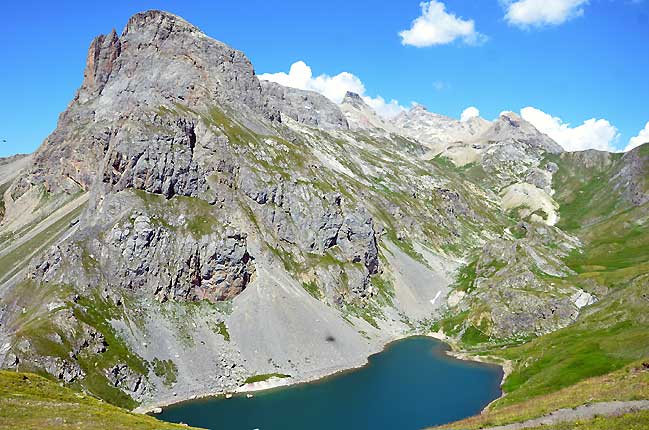 Le grand lac et les sommets