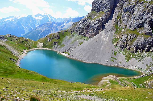 Le grand lac et les Ecrins