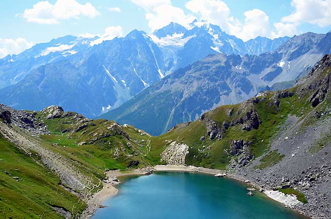 Le grand lac et les Ecrins