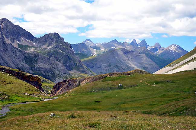 Ruisseau des Cerces  et Aiguilles d'Arves