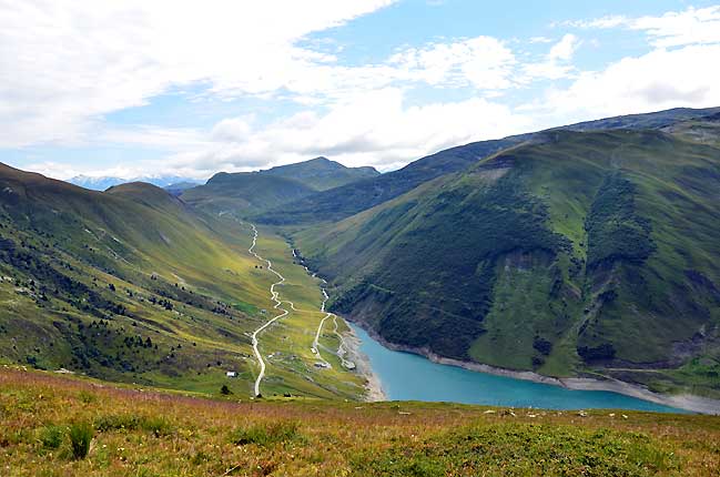 Vers la valle de l'arvant et lac de grand maison