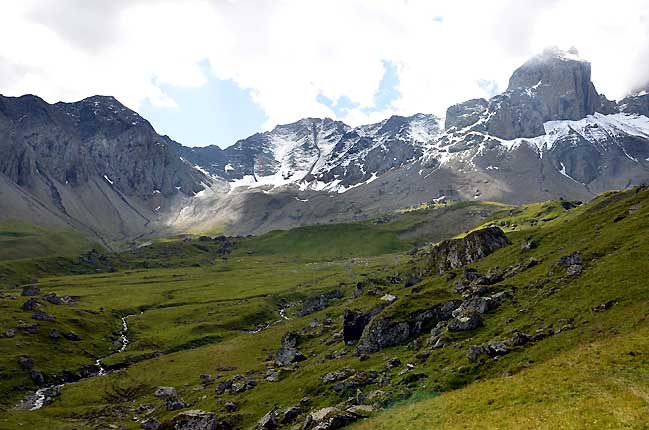 Au pied des aiguilles