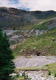 Entre des anciennes mines