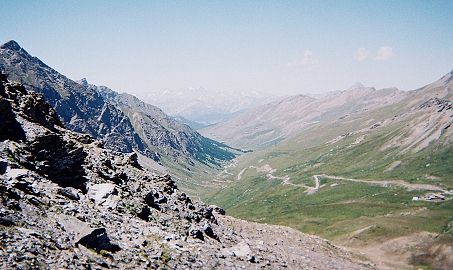 Au loin la barre des crins, vue du col d'Agnel