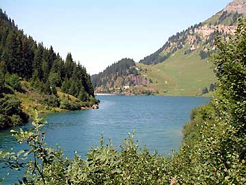 Lac et barrage de Saint Gurin