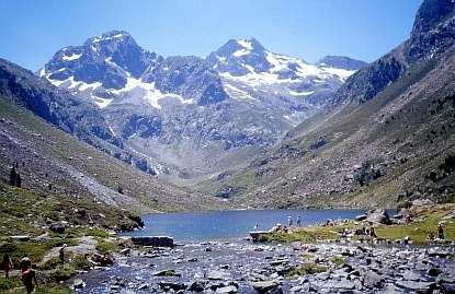 Le lac d'Estom et les pics pyrnnens