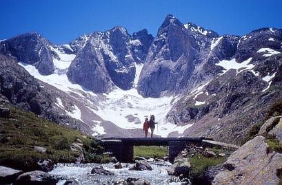 Pont sur le gave, fond vignemale