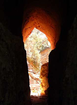 Tunnel sous les ocres