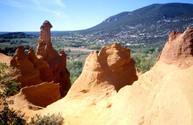 Le colorado, en arrire plan, Rustrel