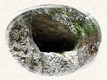 Grotte dans la combe de Lioux - Vaucluse