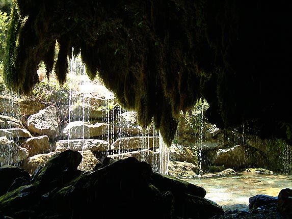 Sous la cascade d'Aydius