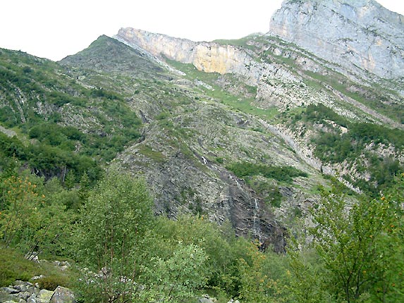 La cascade d'Isabe, le lac au dessus