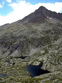 les Lacs infrieurs d'Arrmoulit et le pic du Palas