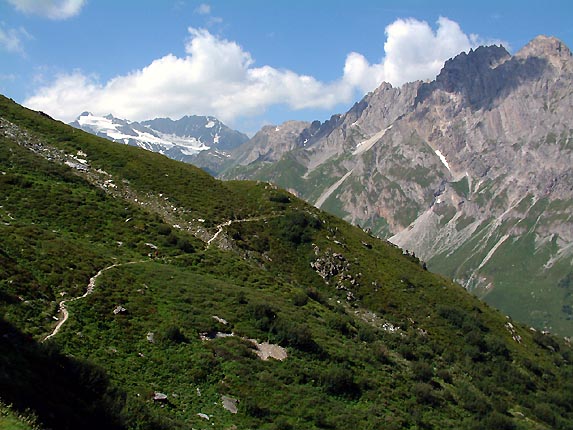 Sentier vers le lac