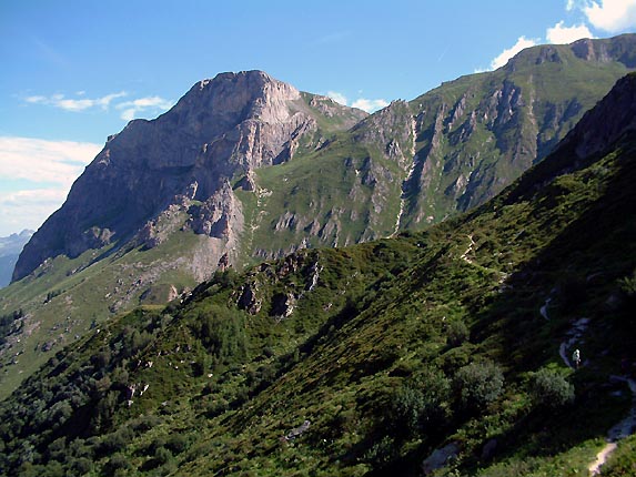 Sentier vers le lac