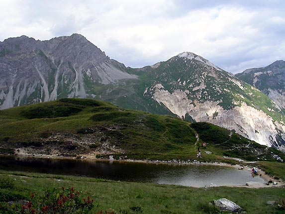 Le lac de chalet-clou et le petit Mont Blanc