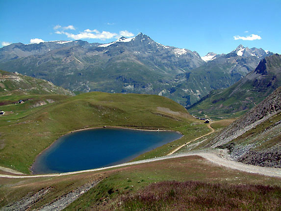 Le lac infrieur du Chardonnet, la grande Sassire et la Tsanteleina