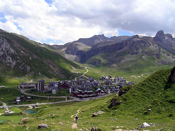 Tignes Val Claret, au loin le rocher de Bellevarde (2827 m) et  droite la pointe du Grand Pr (3059 m)