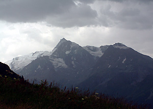 Le Mont Pourri sous les nuages menaants