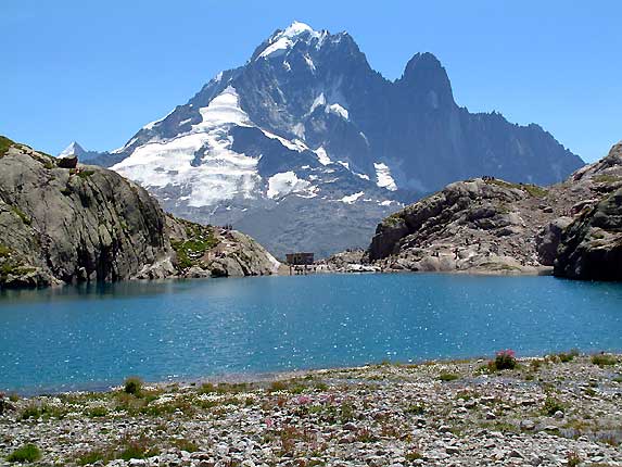 Le lac Blanc et l'Aiguille verte