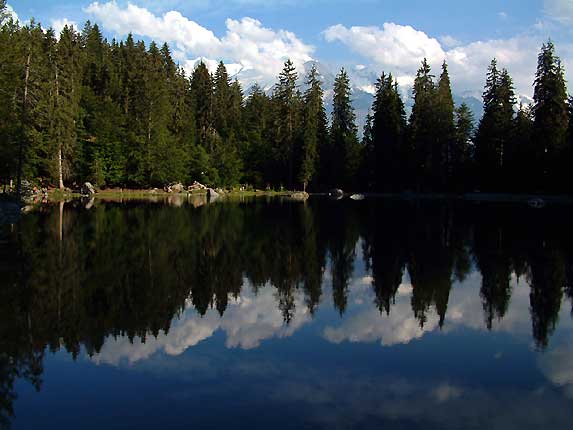 Le Mont-Blanc, reflet dans le lac vert