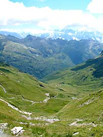 Les aiguilles rouges et le massif du Mont-Blanc