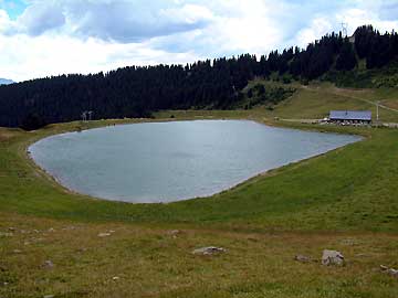 Le lac de l'Airon et les chalets