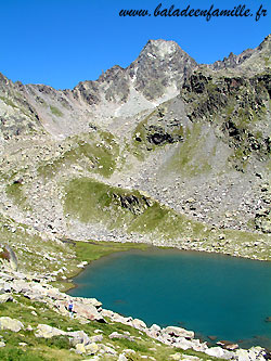 Le lac du Petit et la pointe du Tachuy (2858 m)