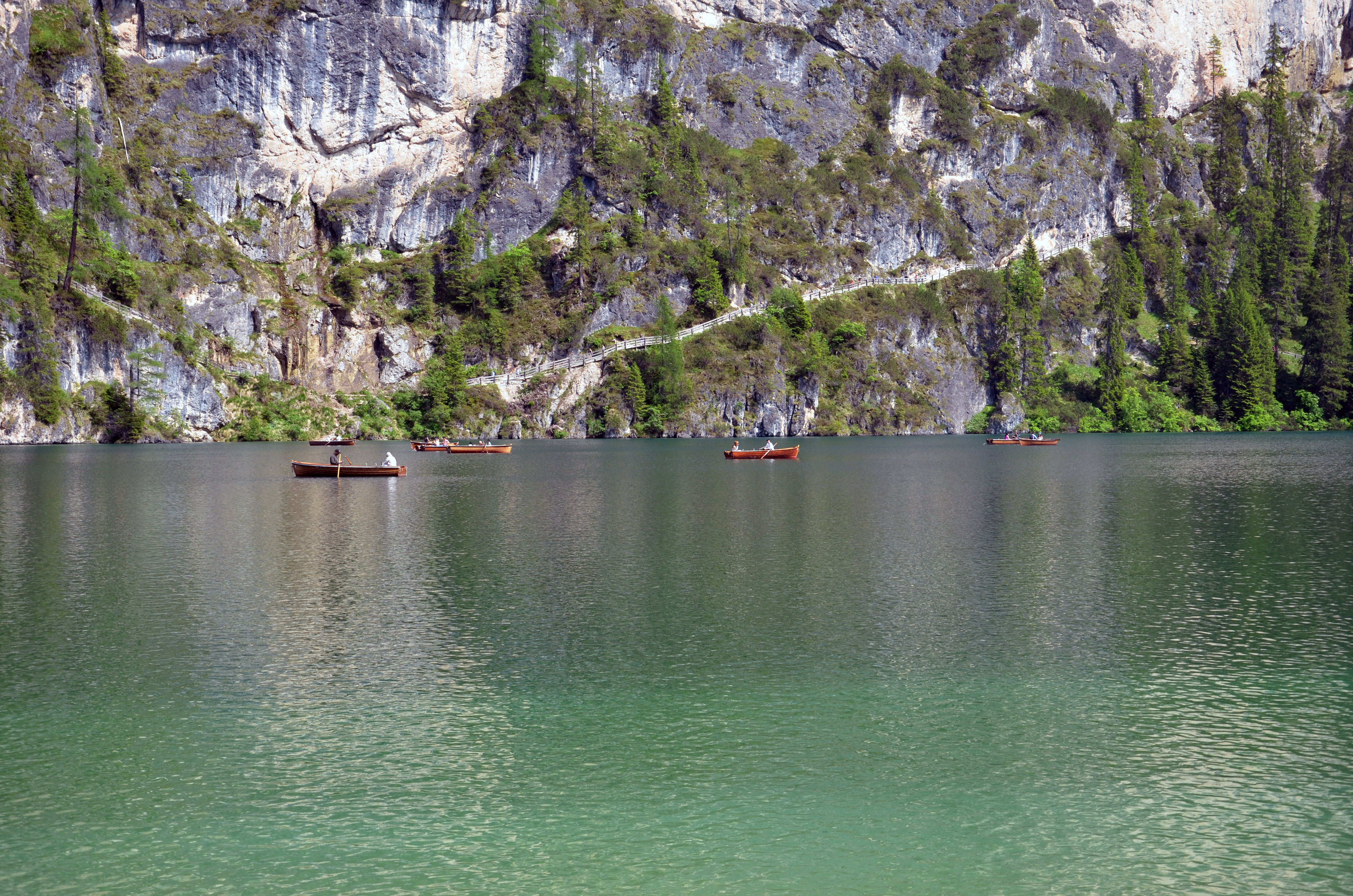 Embarcations sur le lac