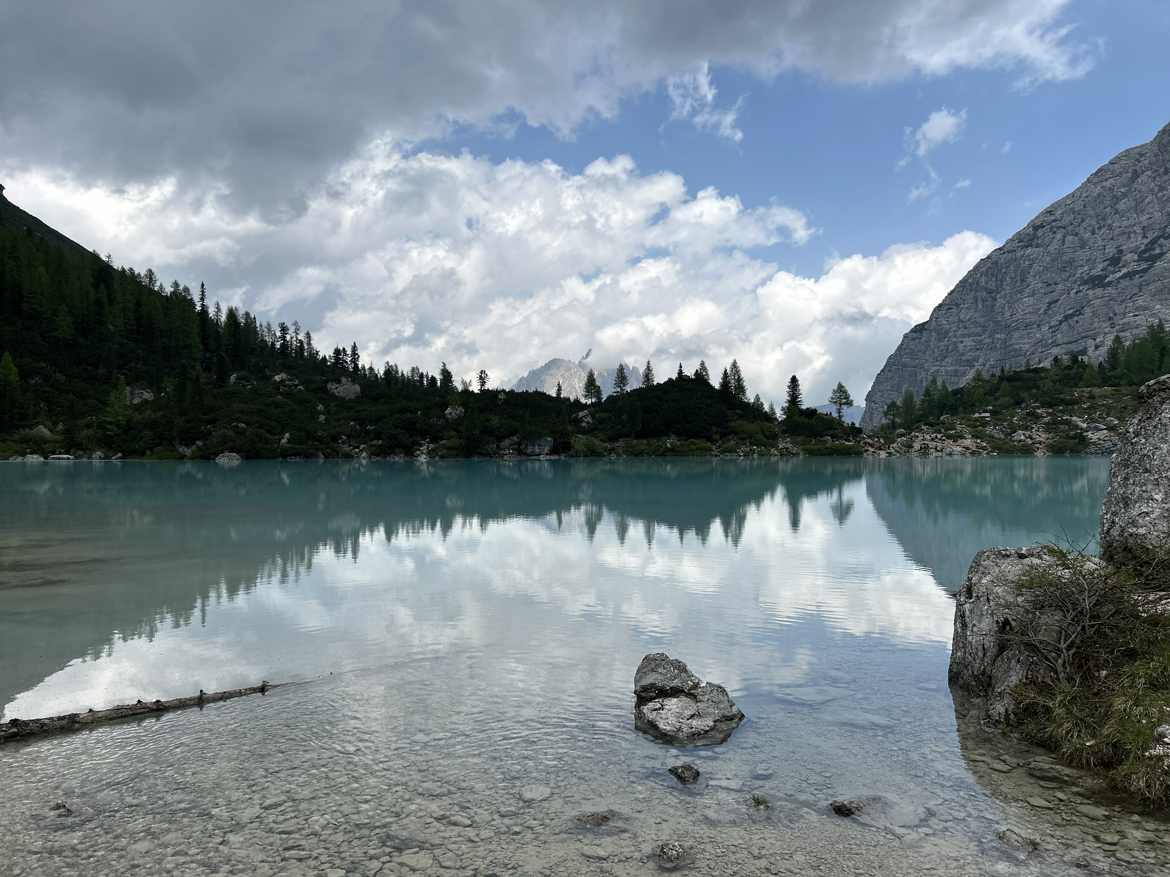 Reflets sur le lac de Sorapis | Dolomites 2025 | Balades en Famille