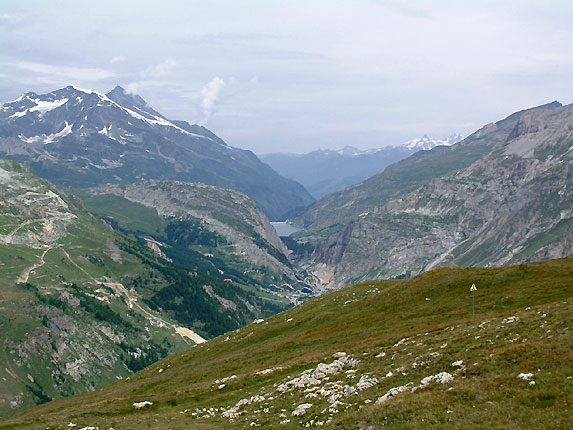 Lac de Chevril et Mont Blanc