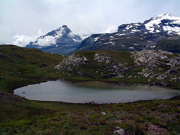 Lac du Lait, la dent Parrache (3697 m) et le Dme de Chassefort (3586 m)