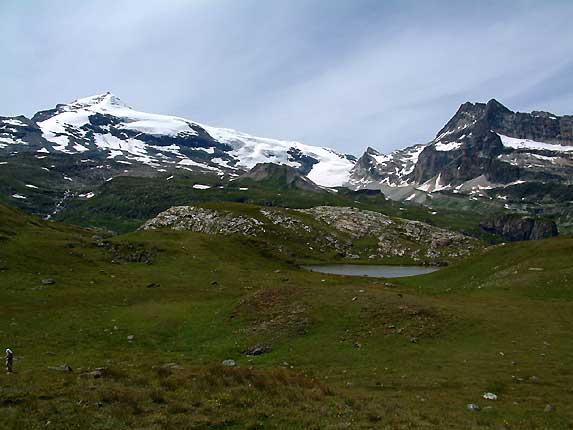 Le lac aux Limnes et le Dme de Chassefort (3586 m)
