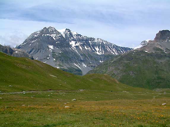 La grande Casse (3855 m) et  droite la Grande Motte (3653 m)