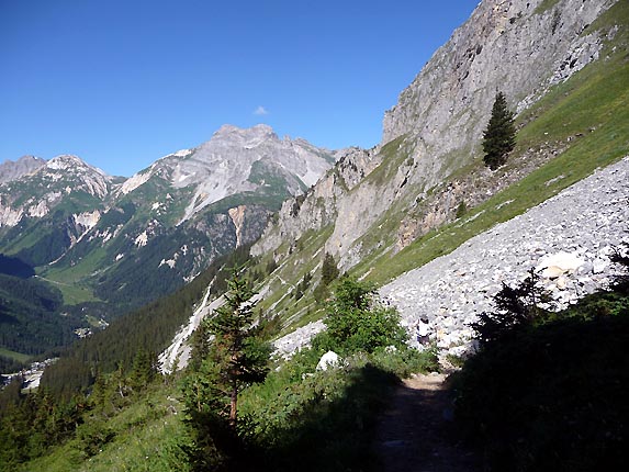 Le sentier depuis le Mont Bochor