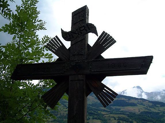 Croix de chemin en bois