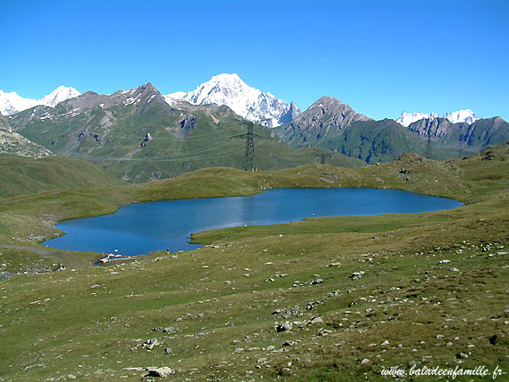Le lac longet et en arrire plan le Mont Blanc