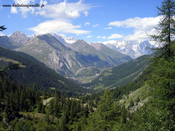 Vue sur la valle et le Mont Blanc
